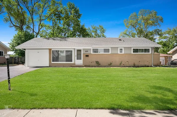 $3,150 | 225 Bode Road, Hoffman Estates, IL 60169