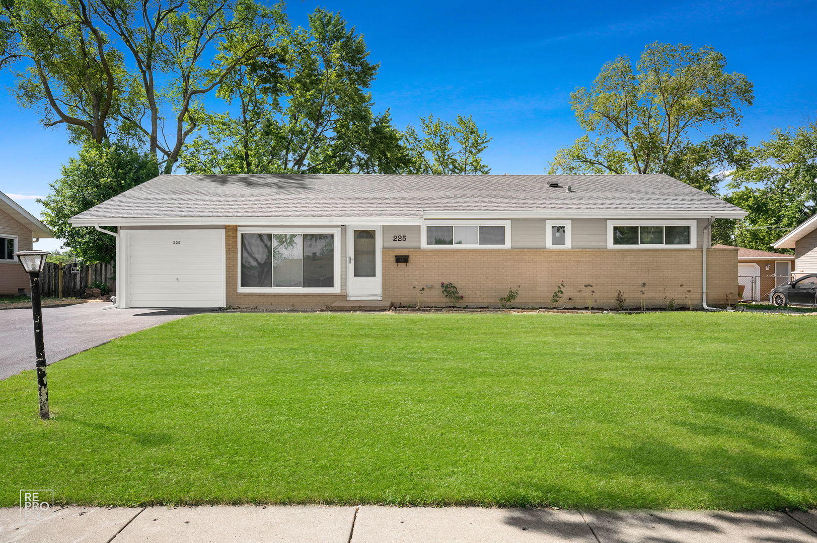 225 Bode Road Hoffman Estates, IL 60169 - Photo 1 of 10