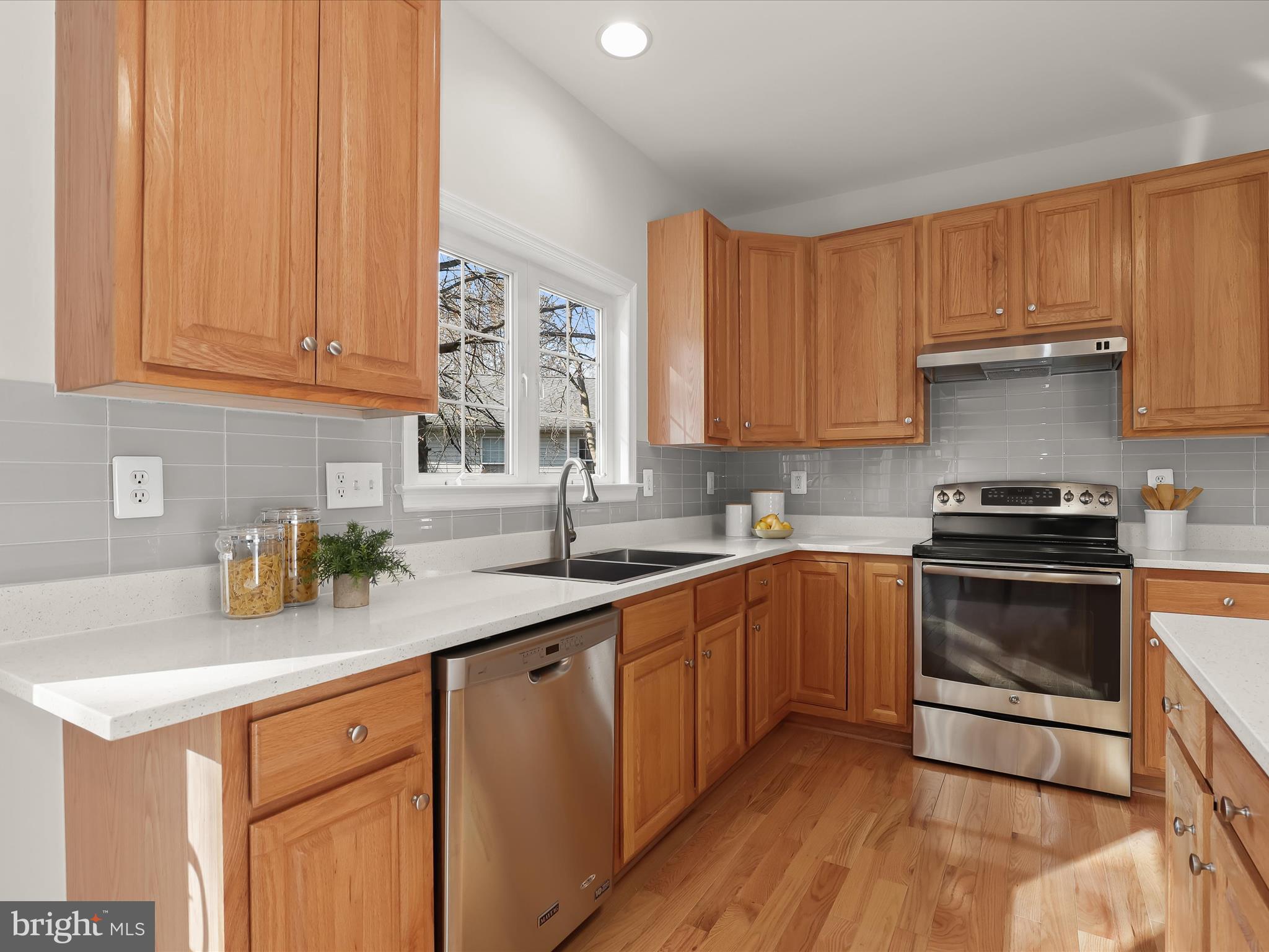 6413 Phantom Moon Walk Clarksville, MD 21029 - Photo 17 of 60 a kitchen with a sink stove and cabinets