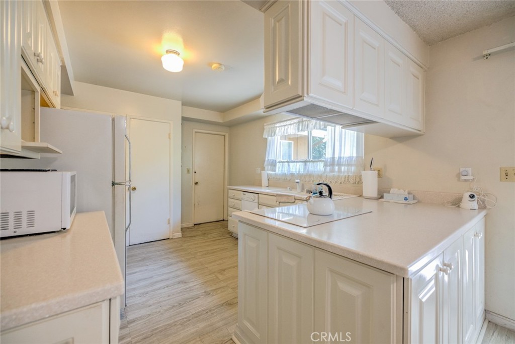 1057 Estrella Drive Santa Barbara, CA 93110 - Photo 18 of 66