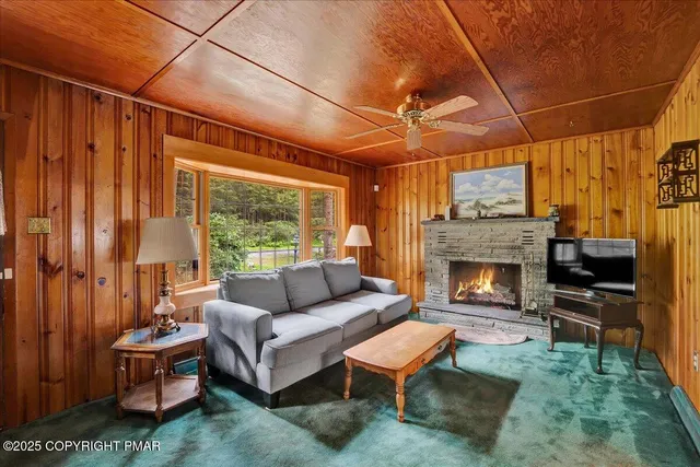 $399,000 | 462 Indian Lake Trail, White Haven, PA 18661