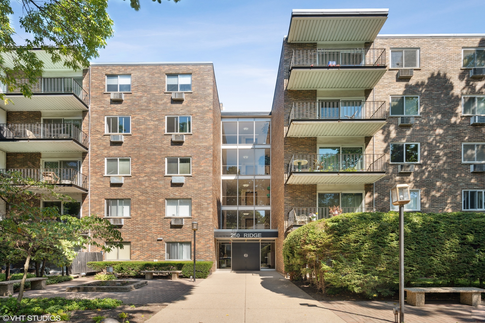 250 Ridge Avenue, Unit 5F Evanston, IL 60202 - Photo 1 of 19 front view of a building