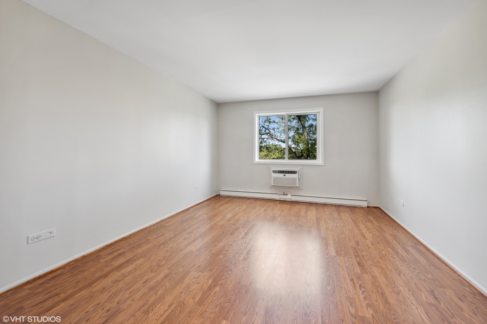 250 Ridge Avenue, Unit 5F Evanston, IL 60202 - Photo 11 of 19 an empty room with a window