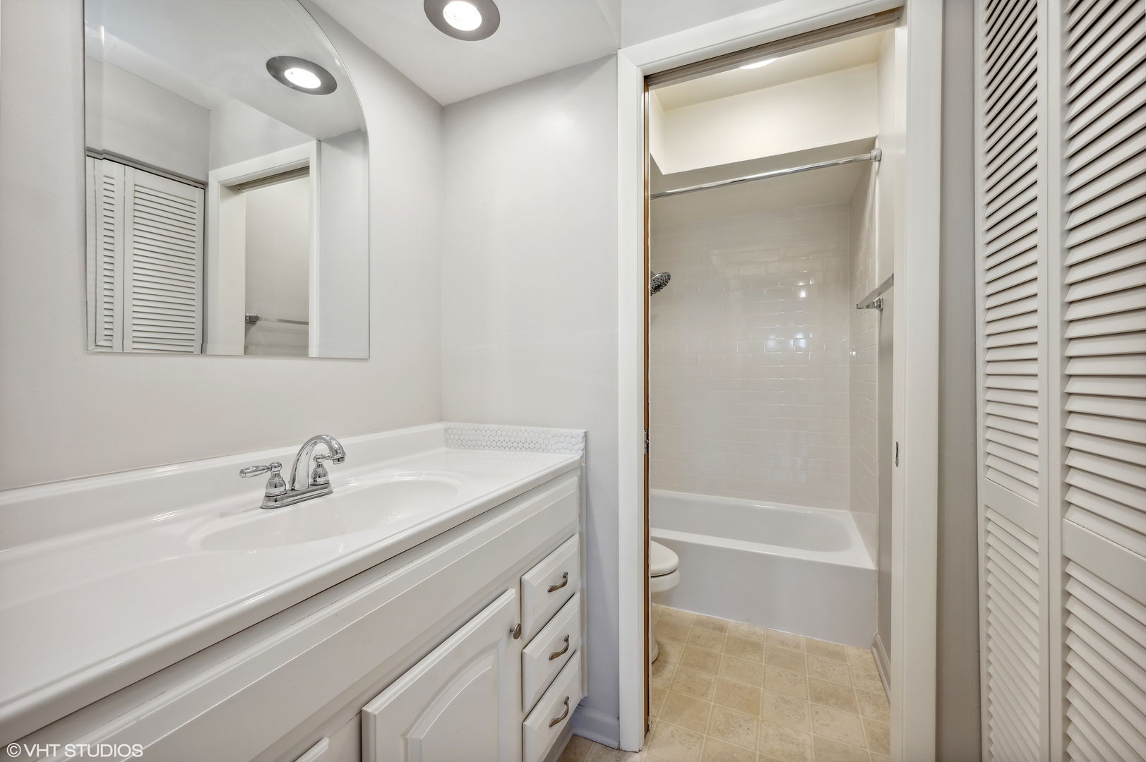 250 Ridge Avenue, Unit 5F Evanston, IL 60202 - Photo 14 of 19 a bathroom with a shower sink vanity and mirror