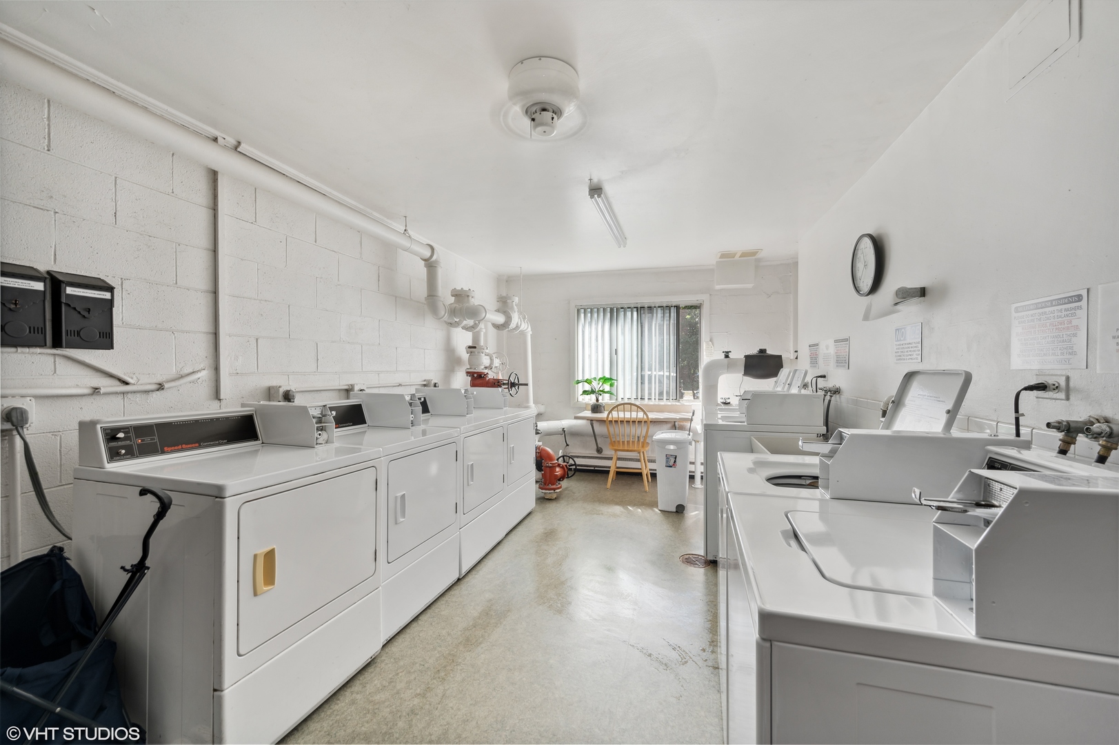 250 Ridge Avenue, Unit 5F Evanston, IL 60202 - Photo 16 of 19 a kitchen with appliances a sink and cabinets