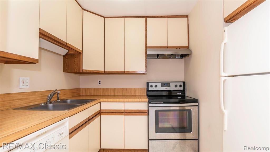 4905 Crooks Road, Unit B4 Royal Oak, MI 48073 - Photo 21 of 36