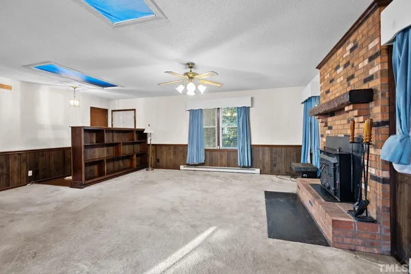 a view of a livingroom with furniture and a ceiling fan