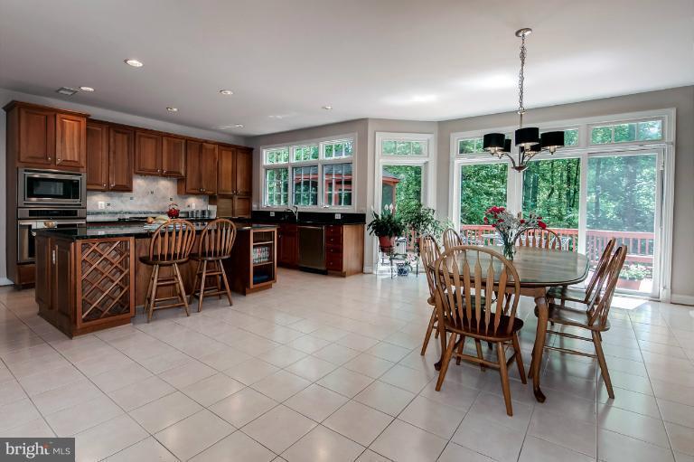 10289 Johns Hollow Road Vienna, VA 22182 - Photo 11 of 30 Kitchen