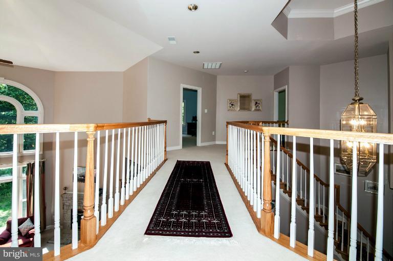 10289 Johns Hollow Road Vienna, VA 22182 - Photo 16 of 30 Interior (General)