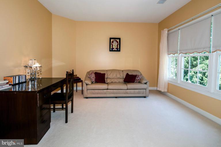 10289 Johns Hollow Road Vienna, VA 22182 - Photo 18 of 30 Sitting Room (Master)