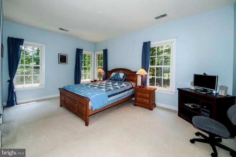 10289 Johns Hollow Road Vienna, VA 22182 - Photo 21 of 30 Bedroom 3