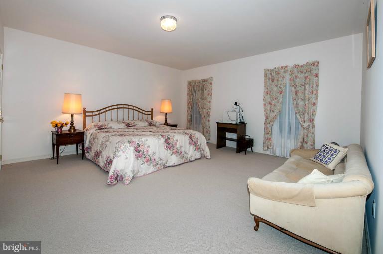 10289 Johns Hollow Road Vienna, VA 22182 - Photo 22 of 30 Bedroom 4