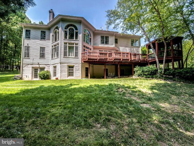 10289 Johns Hollow Road Vienna, VA 22182 - Photo 28 of 30 Exterior (Rear)