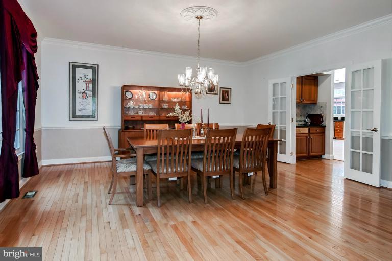 10289 Johns Hollow Road Vienna, VA 22182 - Photo 8 of 30 Dining Room