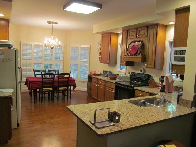 271 Jonathan Road Roanoke, VA 24019 - Photo 14 of 34 Kitchen Eat In Kitchen