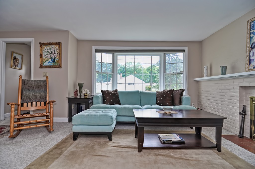 39 Wethersfield Road Natick, MA 01760 - Photo 2 of 12