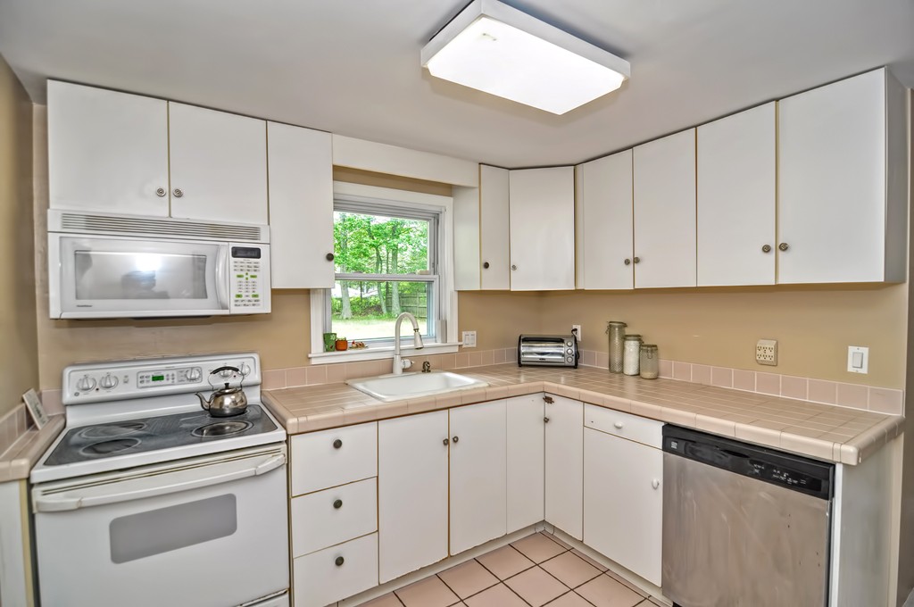 39 Wethersfield Road Natick, MA 01760 - Photo 7 of 12