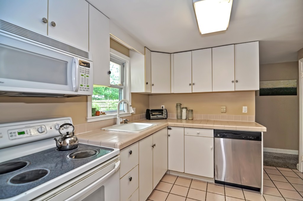 39 Wethersfield Road Natick, MA 01760 - Photo 8 of 12