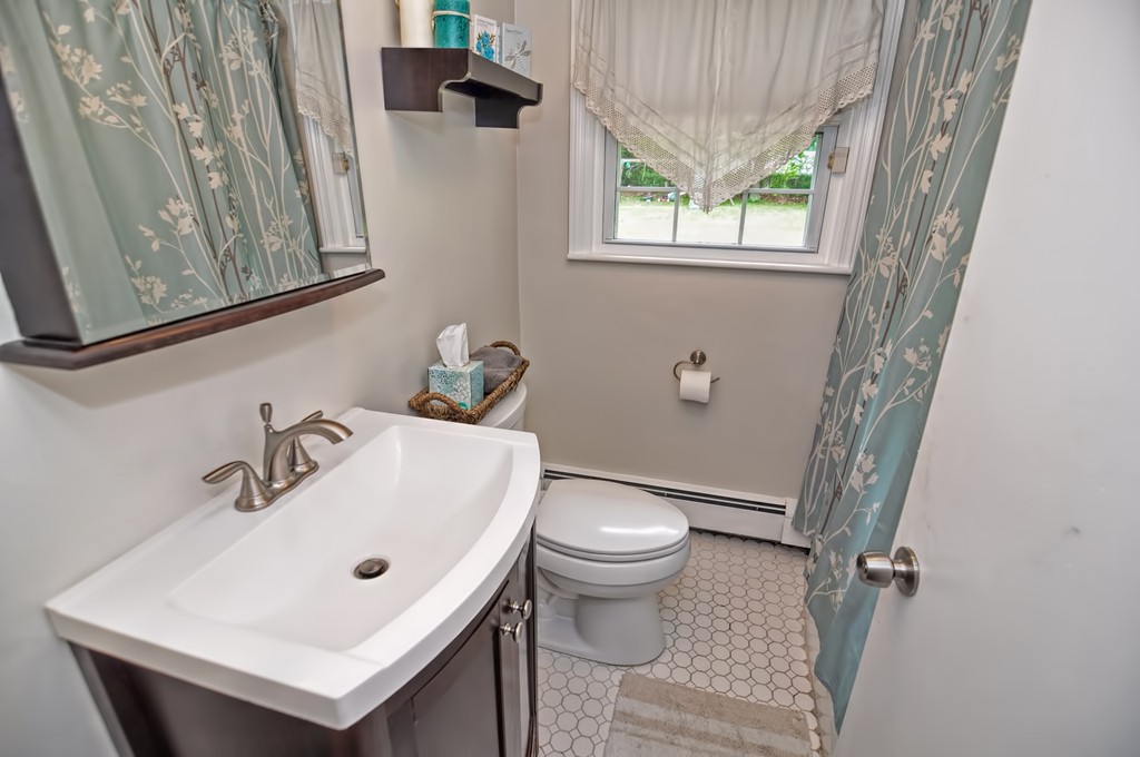39 Wethersfield Road Natick, MA 01760 - Photo 9 of 12