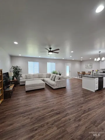 $480,000 | 942 West Wanda Lane, Heyburn, ID 83336