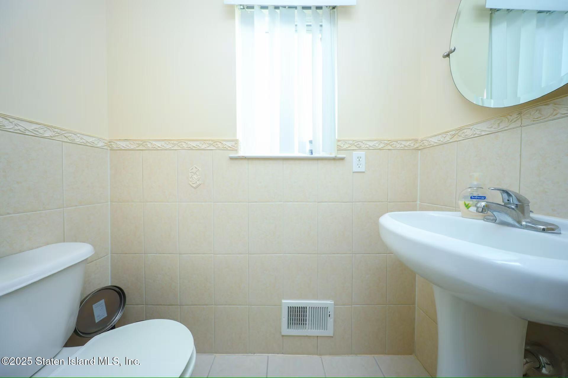 521 Mill Road Staten Island, NY 10306 - Photo 12 of 15 fa24f56fc4f66bb621c9f6f63436e24c