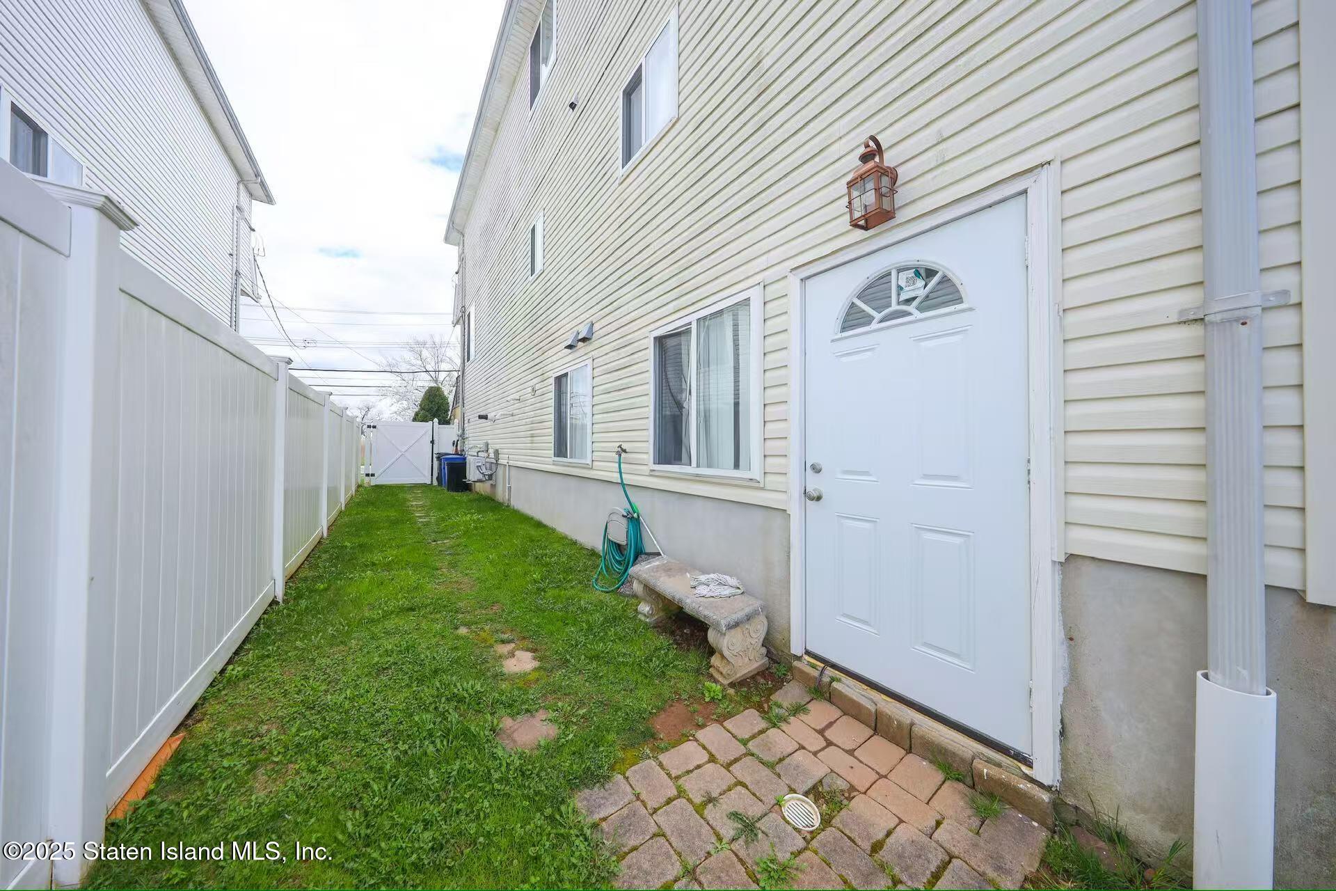 521 Mill Road Staten Island, NY 10306 - Photo 13 of 15 74b292e706540eea7609edd98fc16f59