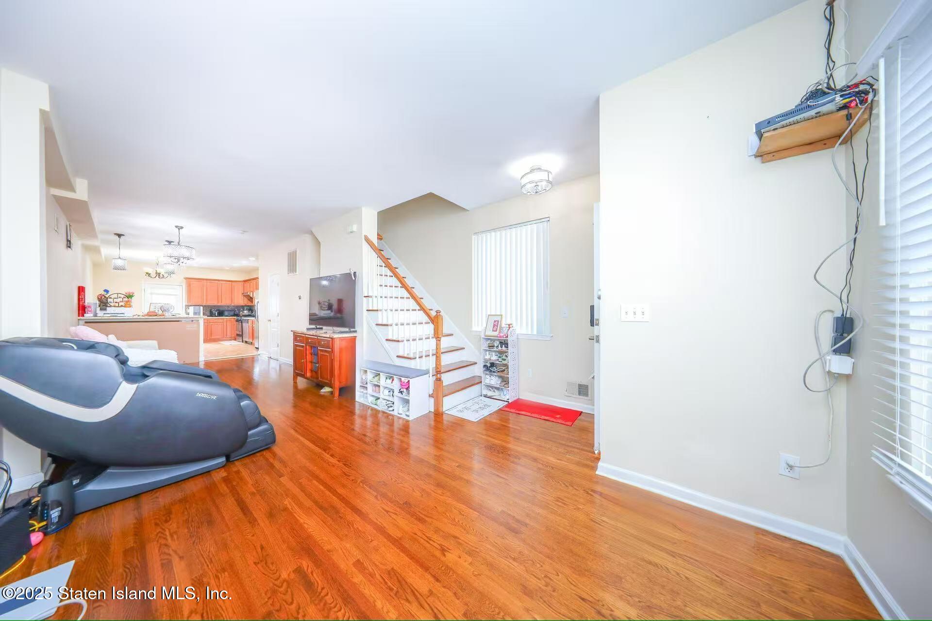 521 Mill Road Staten Island, NY 10306 - Photo 3 of 15 812672909fa95452f94f5a0eebf74285
