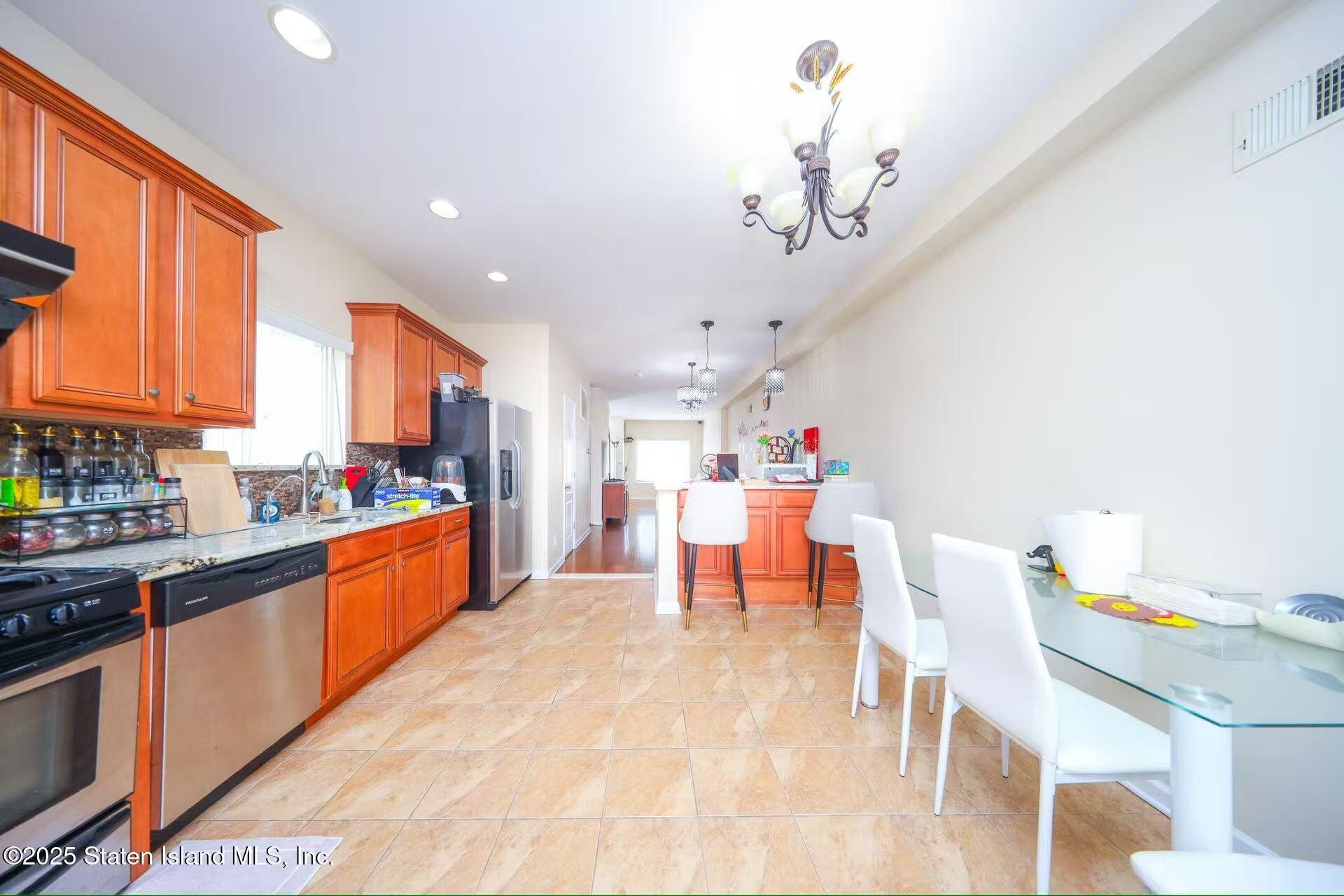 521 Mill Road Staten Island, NY 10306 - Photo 4 of 15 46d02f4758136ba49febfe9c1b70ebed