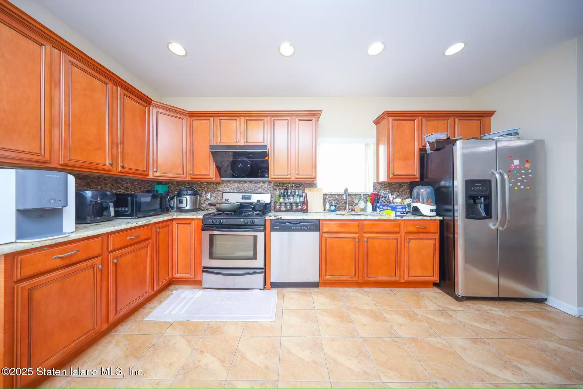 521 Mill Road Staten Island, NY 10306 - Photo 6 of 15 e56fb3ac29c4515820f0bca2f223f51f