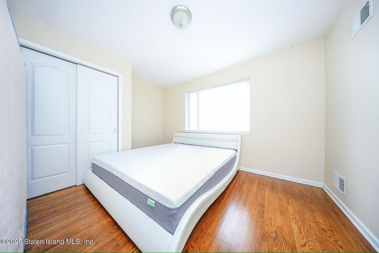 521 Mill Road Staten Island, NY 10306 - Photo 8 of 15 278c72546eeb2cdb0ff1d3f1101f33bf