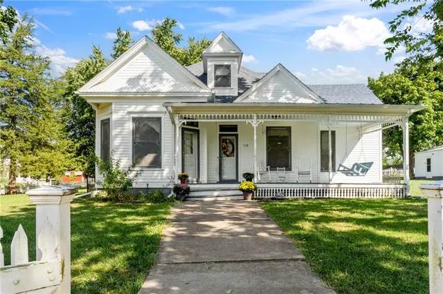 $379,900 | 110 West Elm Street, King City, MO 64463