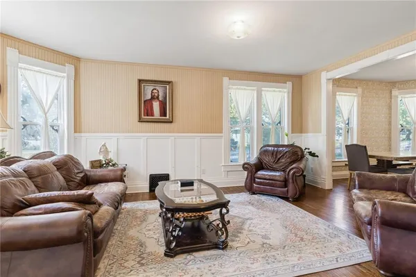 $369,900 | 110 West Elm Street, King City, MO 64463