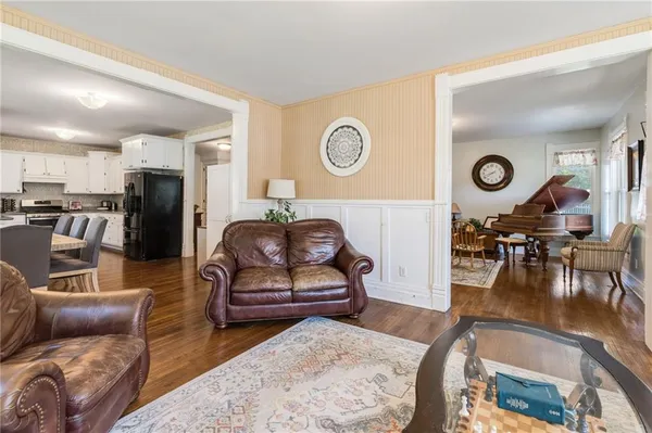 $379,900 | 110 West Elm Street, King City, MO 64463