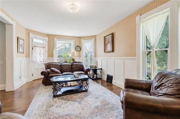 $379,900 | 110 West Elm Street, King City, MO 64463