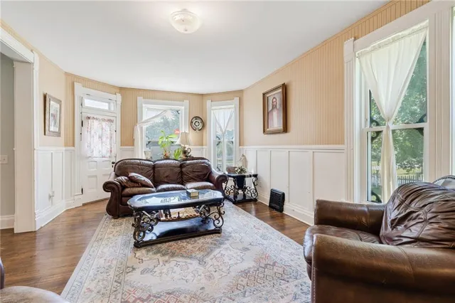 $379,900 | 110 West Elm Street, King City, MO 64463