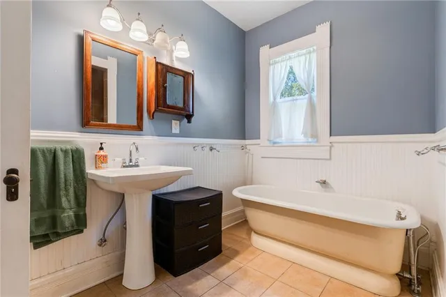 $379,900 | 110 West Elm Street, King City, MO 64463