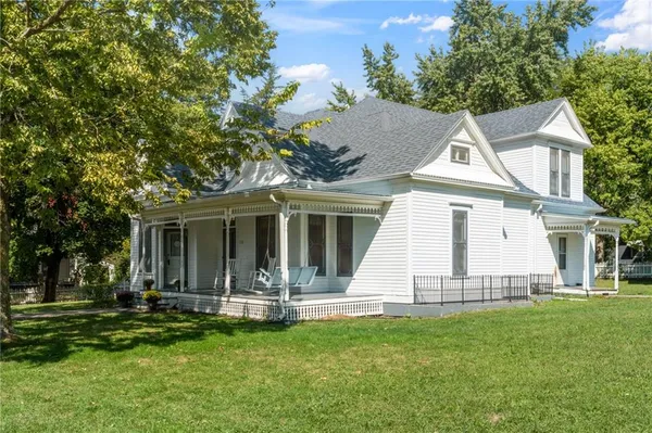 $379,900 | 110 West Elm Street, King City, MO 64463