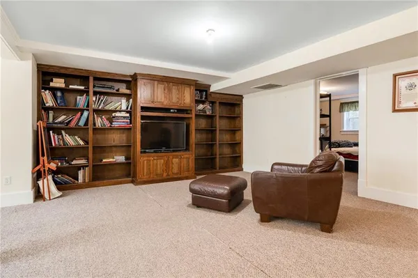 $369,900 | 110 West Elm Street, King City, MO 64463