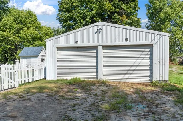 $379,900 | 110 West Elm Street, King City, MO 64463