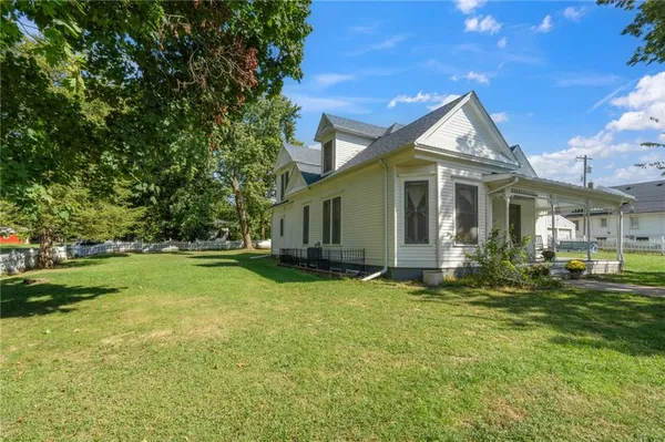 $379,900 | 110 West Elm Street, King City, MO 64463