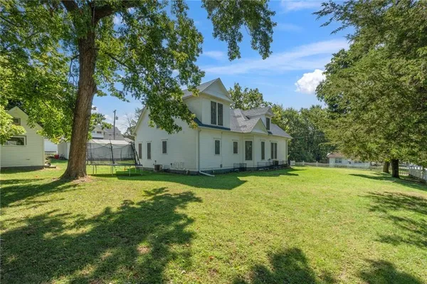 $379,900 | 110 West Elm Street, King City, MO 64463