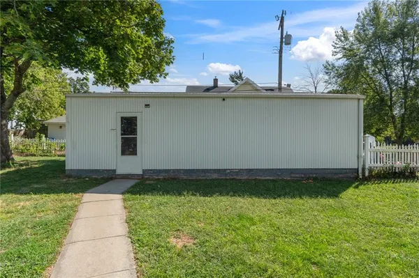 $379,900 | 110 West Elm Street, King City, MO 64463