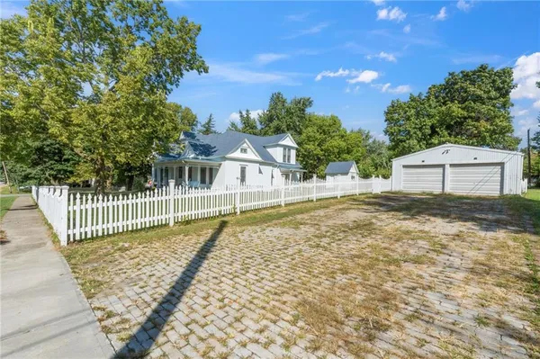 $379,900 | 110 West Elm Street, King City, MO 64463