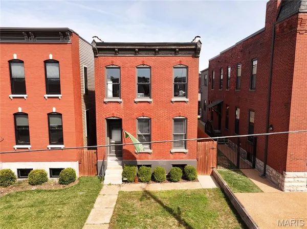 $350,000 | 2637 Shenandoah Avenue, St. Louis, MO 63104