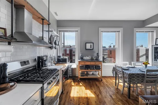 $350,000 | 2637 Shenandoah Avenue, St. Louis, MO 63104
