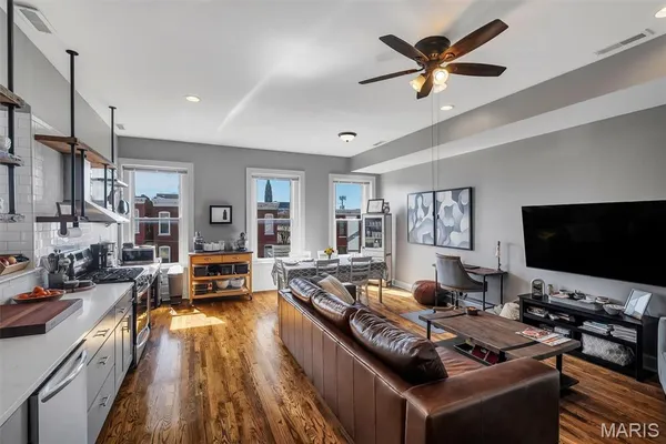$350,000 | 2637 Shenandoah Avenue, St. Louis, MO 63104