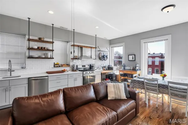 $350,000 | 2637 Shenandoah Avenue, St. Louis, MO 63104