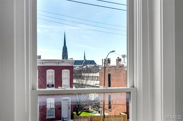 $350,000 | 2637 Shenandoah Avenue, St. Louis, MO 63104