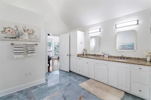 $650,000 | 647 Highland Oaks Drive, Baton Rouge, LA 70810