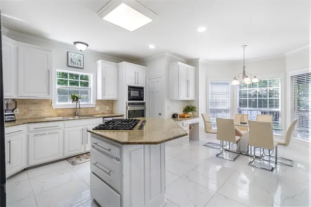 $650,000 | 647 Highland Oaks Drive, Baton Rouge, LA 70810